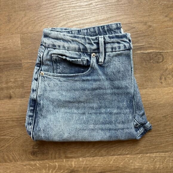 Good American | Good Classic Slim Straight Jeans - Picture 2 of 12